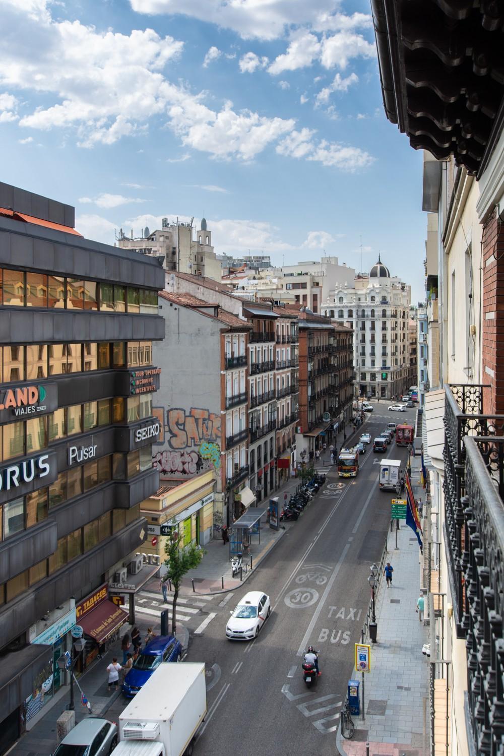 AmazINN Places Gran Via II Madrid Exterior foto